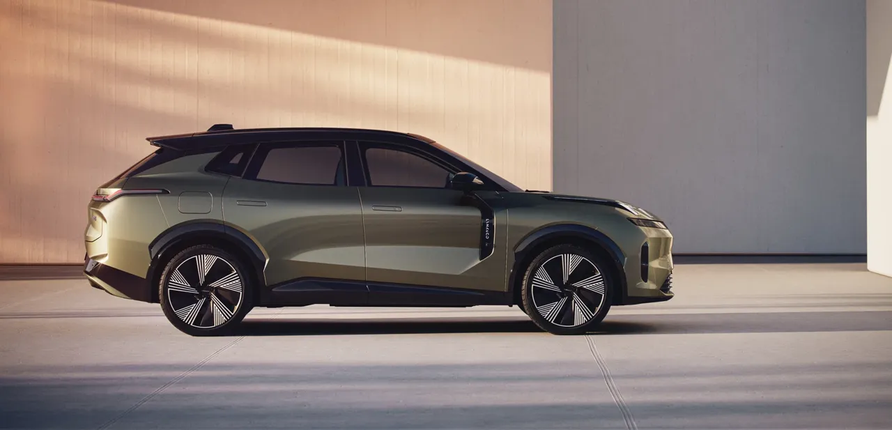 Geely и Volvo показали спортивный гибридный кроссовер с необычным дизайном