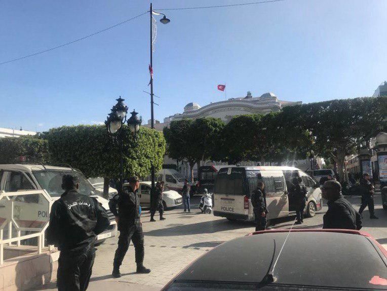 Террористка-смертница подорвалась в центре Туниса