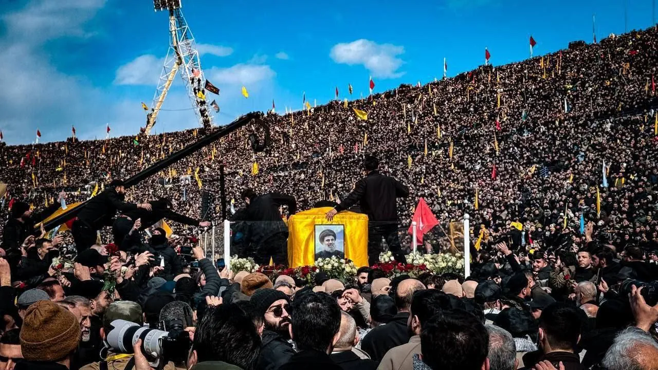 Zeci de mii de oameni au participat la înmormântarea liderului ucis al Hezbollah, Hassan Nasrallah
