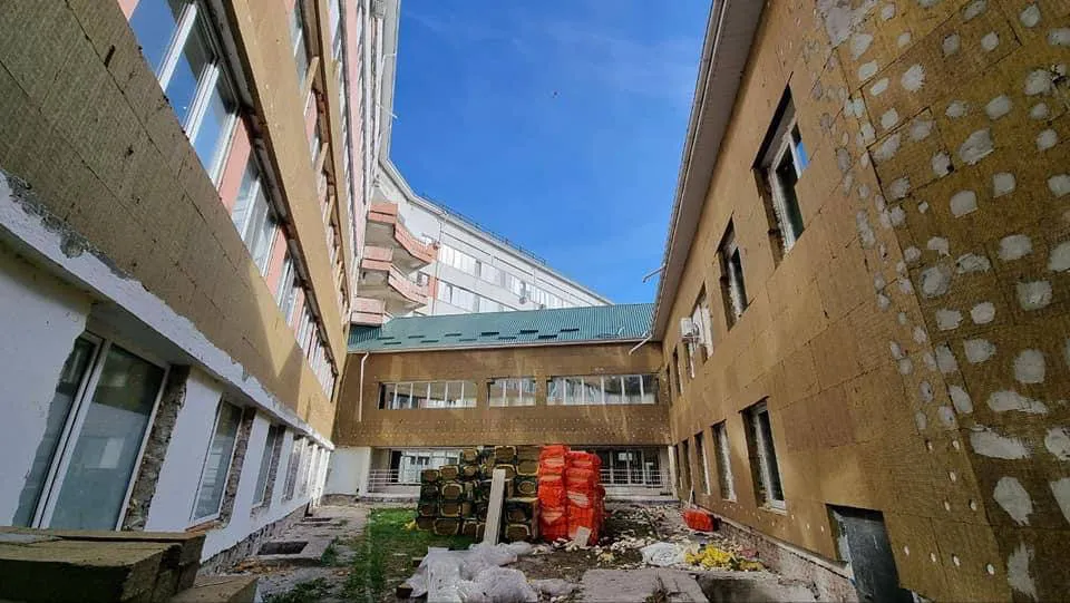 В трех столичных больницах проводятся работы по энергоэффективности