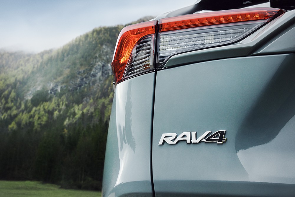 Toyota: В Молдове стартуют продажи обновленных комплектаций линейки RAV4 2022 года
