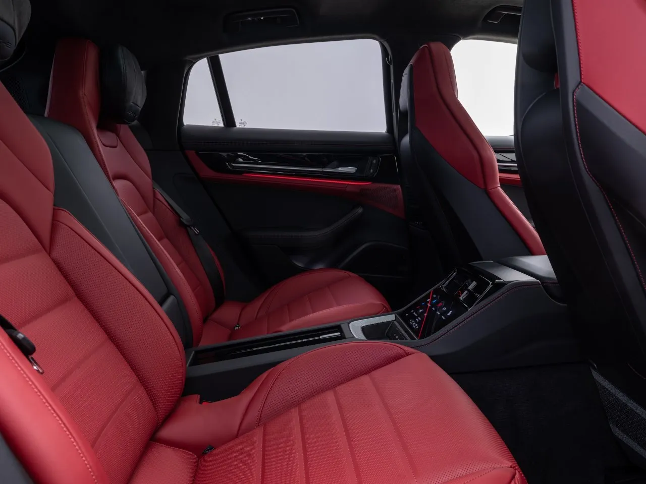 Новый Porsche Panamera рассекретили до официального дебюта