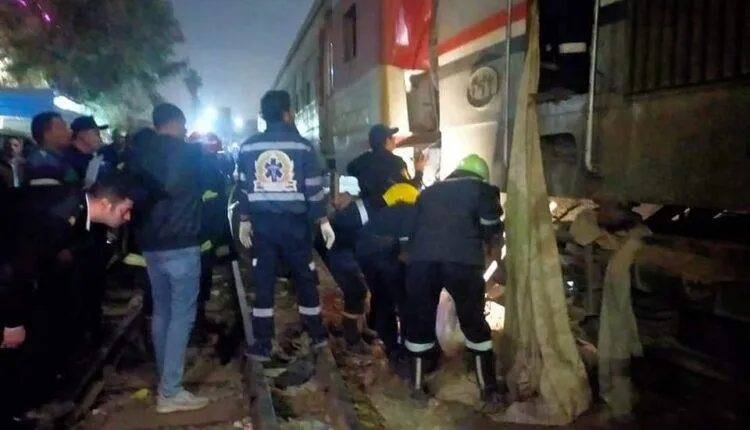 В Египте пассажирский поезд сошел с рельсов