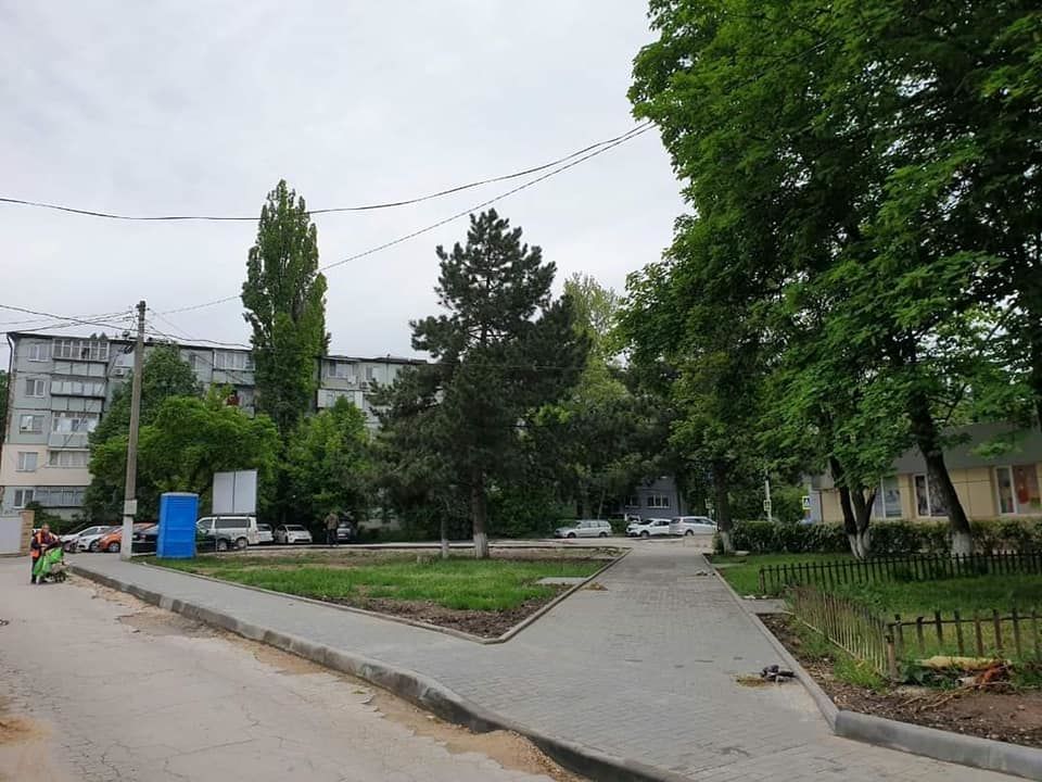 Ремонтные работы и обустройство тротуара по улице Парис выполнены на 80%