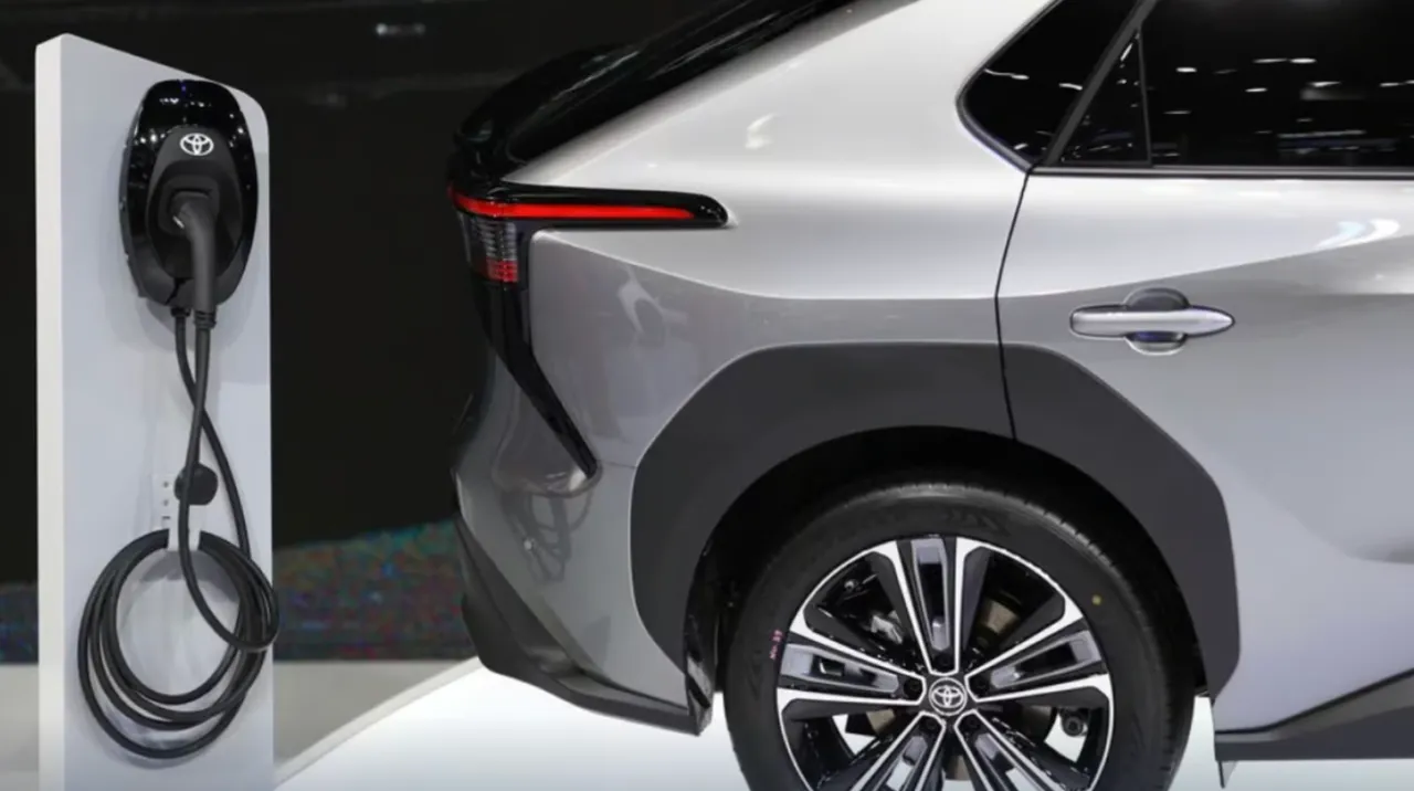 Аккумуляторы для электромобилей Toyota станут меньше и заряжаться будут быстрее