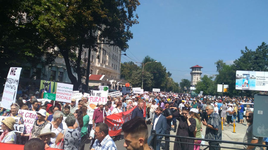 Сотни полицейских охраняли здание партии Майи Санду во время протестов сторонников Илана Шора
