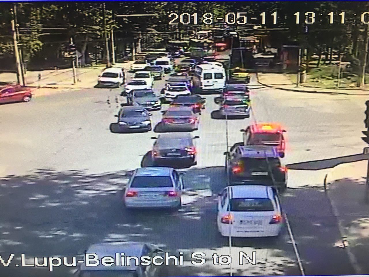 На столичной улице Василе Лупу затруднено движение транспорта