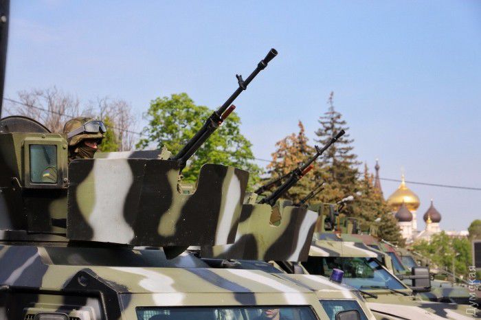 На Куликово поле в Одессе вывели военную технику