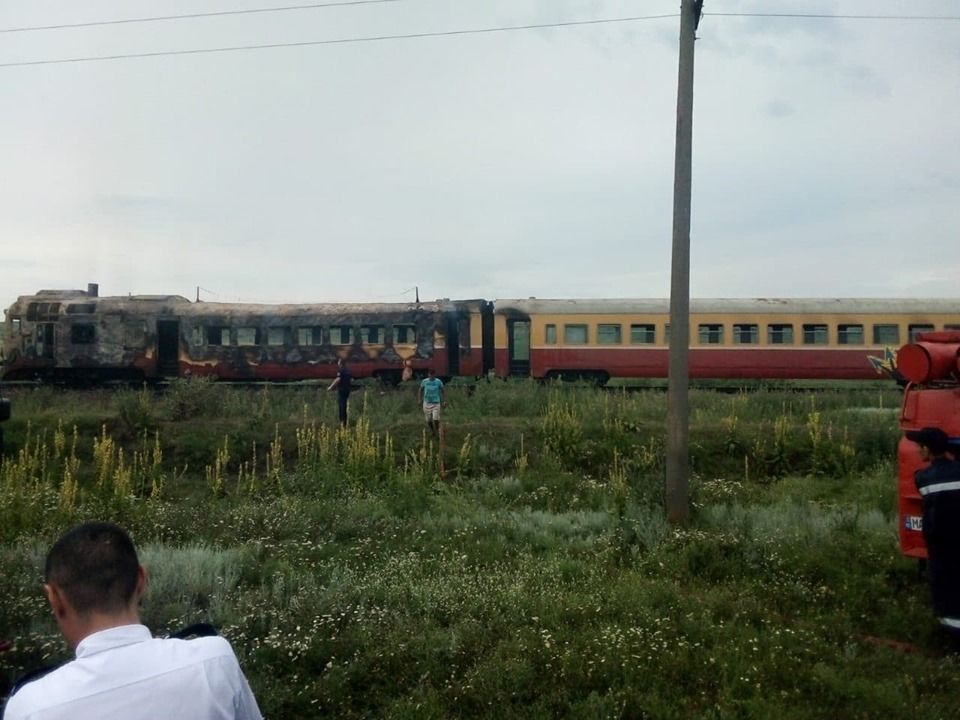 В Фалештском районе загорелся пассажирский поезд "Унгены - Бельцы"