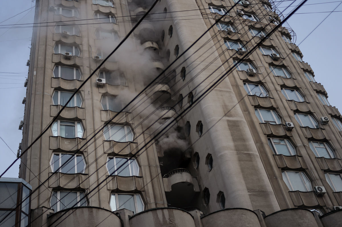 Incendiu în Capitală: O persoană a avut de suferit. Primele imagini