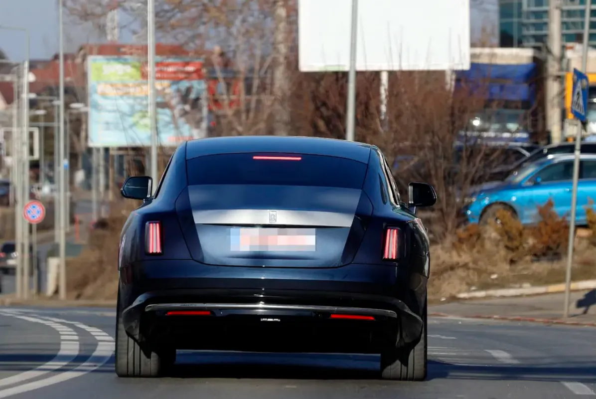 СМИ: Бизнесвумен из Молдовы ездит по Бухаресту на Rolls-Royce за €770 000