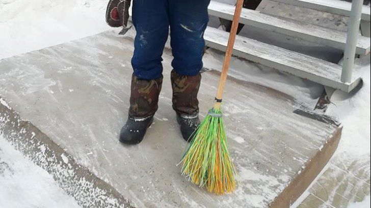 Cum arată viaţa de măturător în Siberia, la -37 de grade Celsius