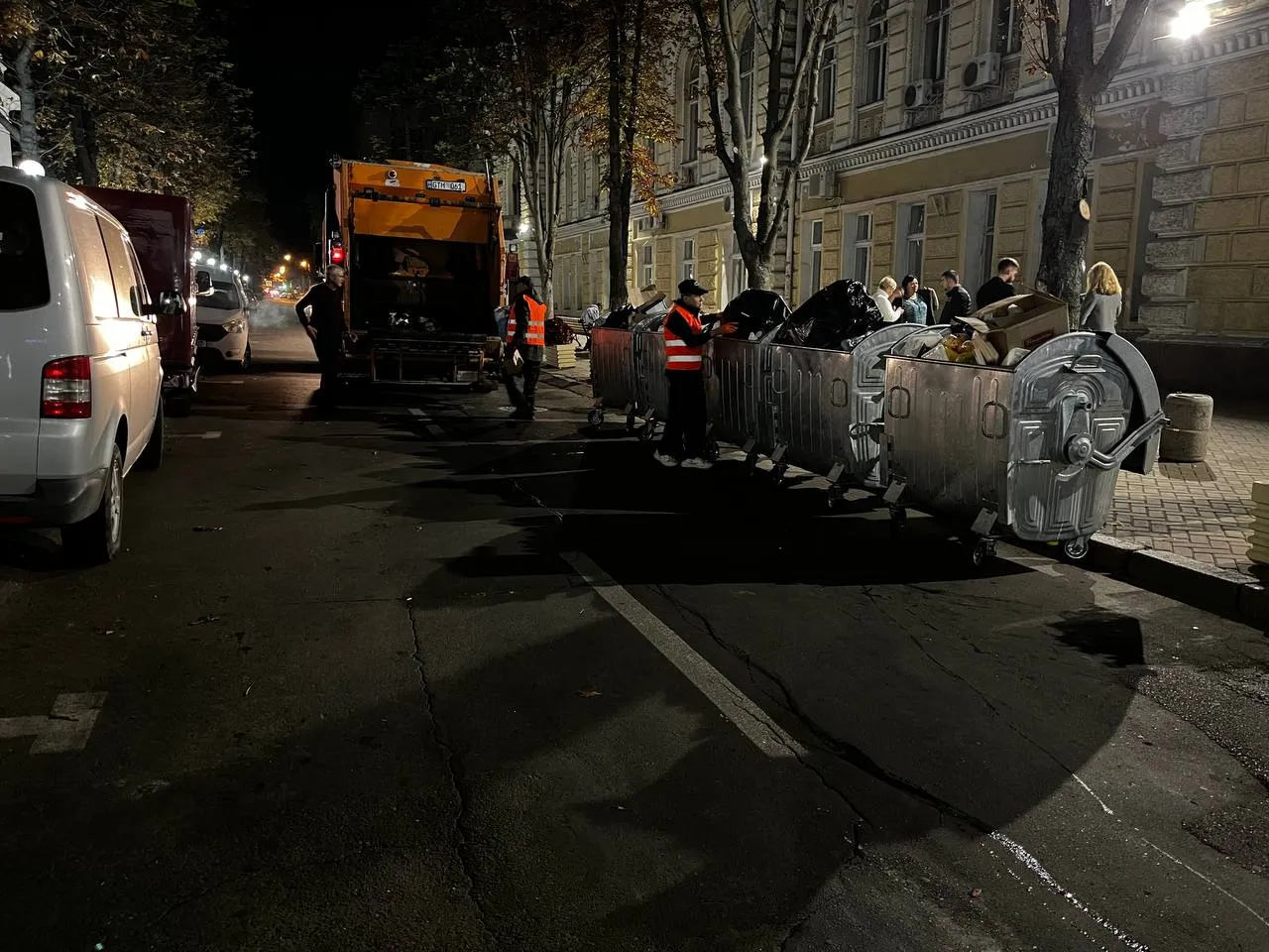 Осенняя кампания по уборке в муниципии Кишинев продолжается