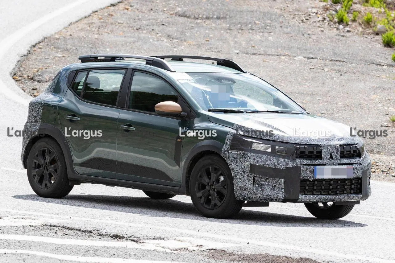 Обновленный Dacia Sandero заметили без камуфляжа