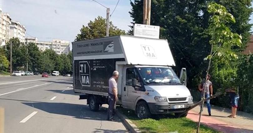 Молдаванин с приступом эпилепсии въехал на тротуар в Яссах