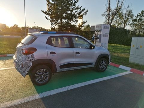 В Румынии сфотографировали тестовую модель электромобиля Dacia