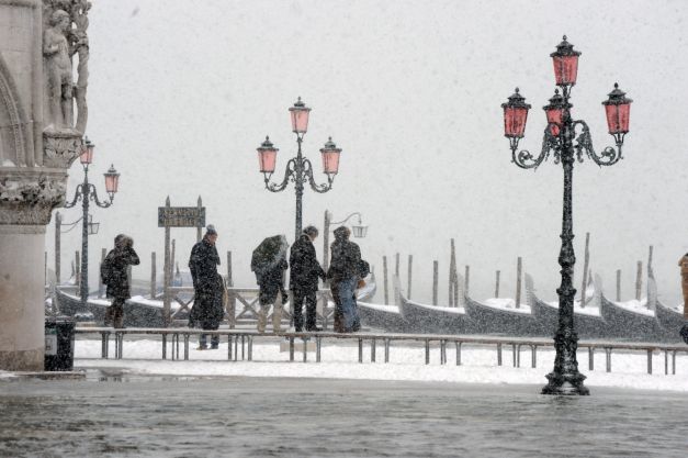 Europa, sub zăpadă: imagini superbe cu obiective turistice celebre acoperite de nea