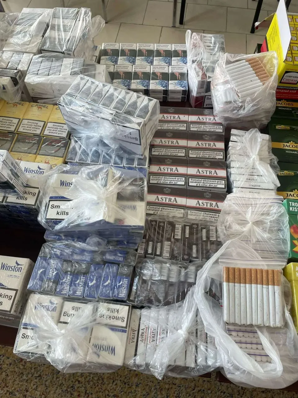 Un lot mare de țigări de contrabandă, confiscat în nordul Moldovei