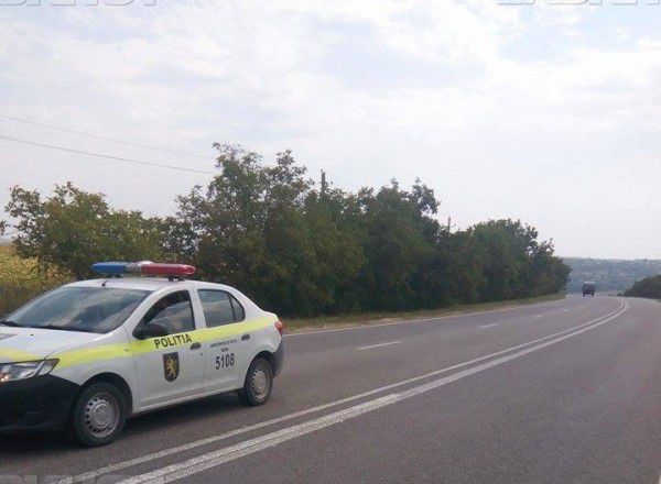 На трассе Оргеев-Резина нарисовали "тройную сплошную" линию