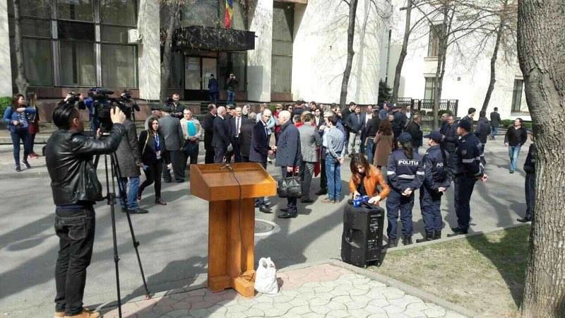 Акция протеста Нэстасе против Додона провалилась