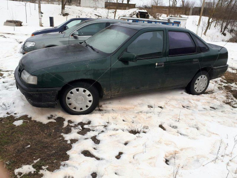 Alte trei acte falsificate și un autoturism, reținute la frontieră