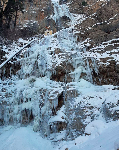 В Крыму замерз самый высокий водопад полуострова