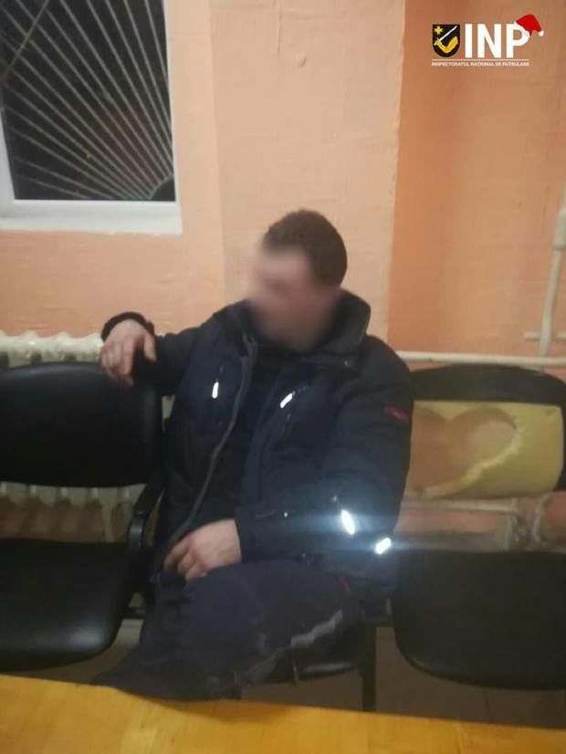 В Кишиневе мужчина сел в патрульную машину, требуя отвести его домой