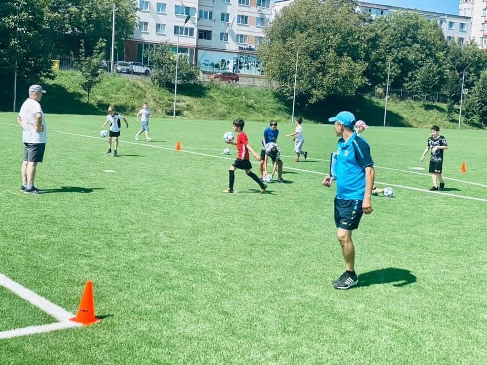 В шести столичных лицеях откроют футбольные классы