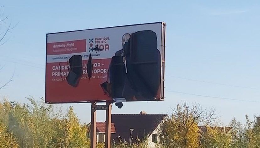 В Яловенах неизвестные разорвали избирательный баннер кандидата в примары от партии "Шор"
