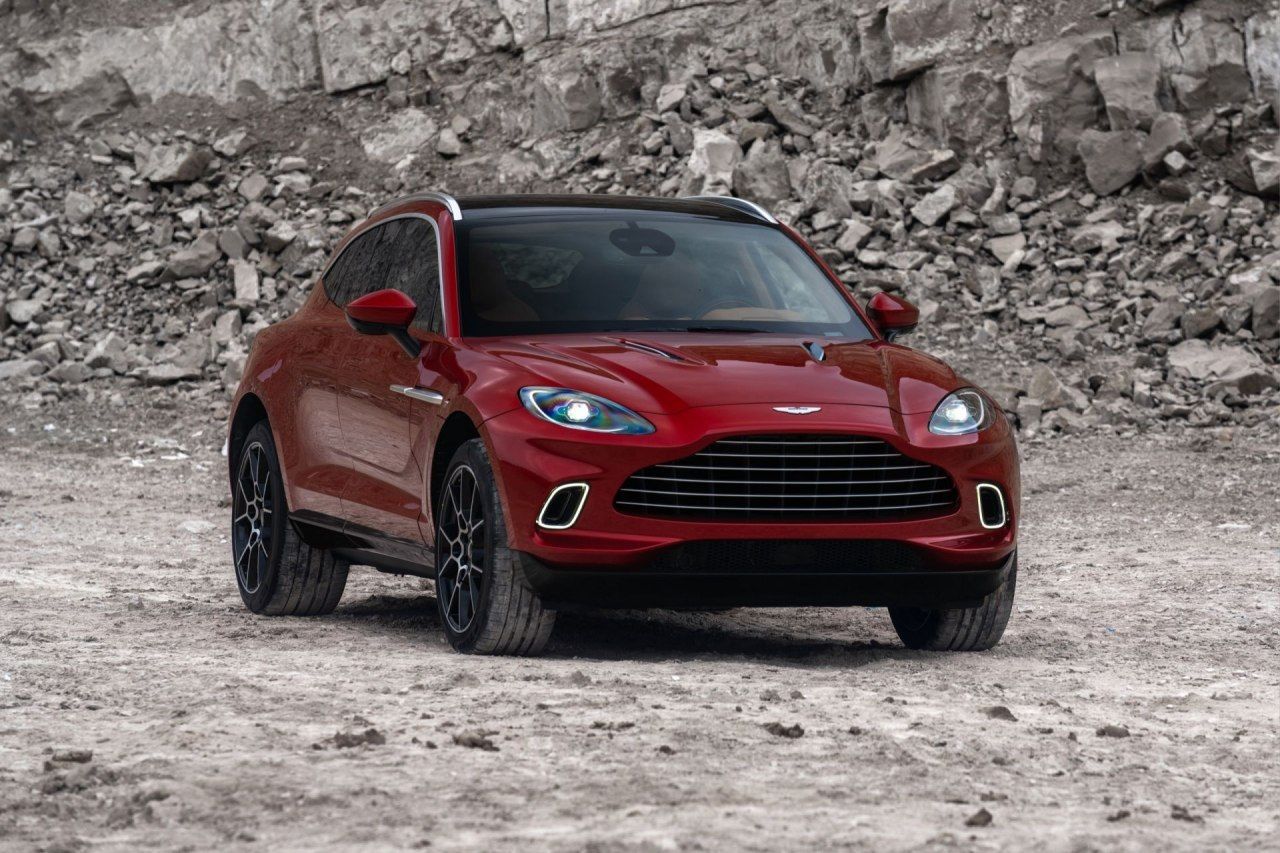 Aston Martin представил свой первый внедорожник