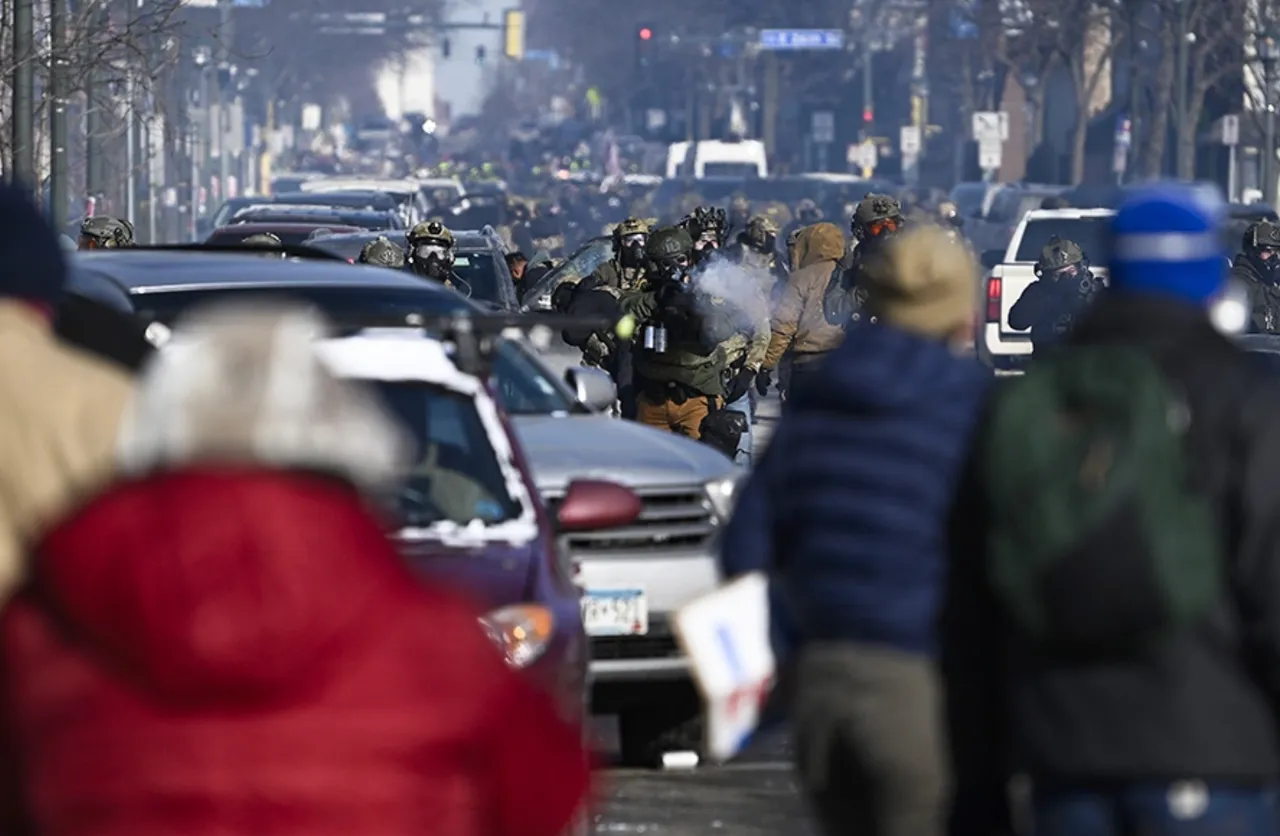 Schimb de focuri în Minneapolis cu implicarea serviciului de imigrare: O persoană a murit