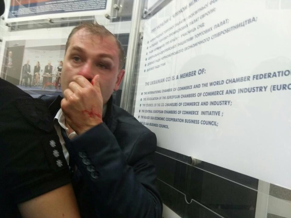Украинские националисты избили политика в Киеве