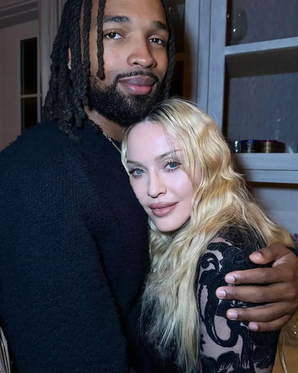 Madonna se căsătorește cu iubitul ei de 29 de ani