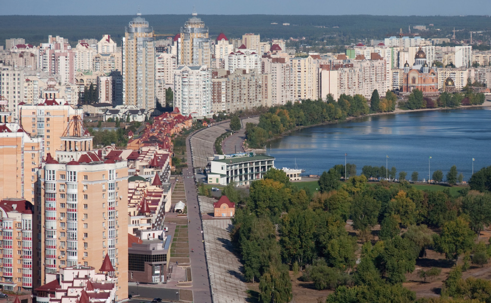 Декларация Зеленского: дома, кино, Собчак и рыба