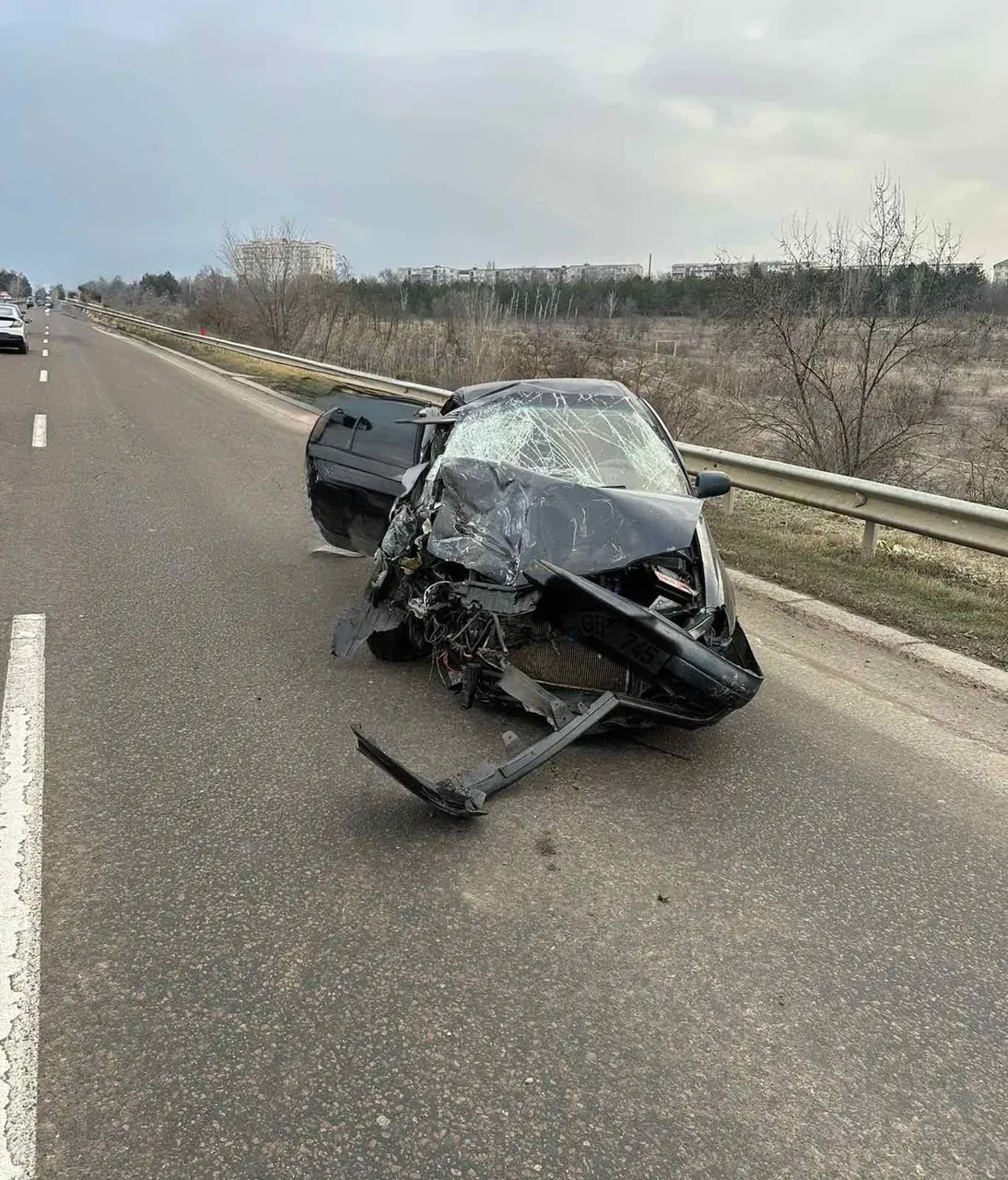 Un autobuz și o mașină s-au ciocnit în apropiere de Ialoveni: Două persoane, transportate la spital