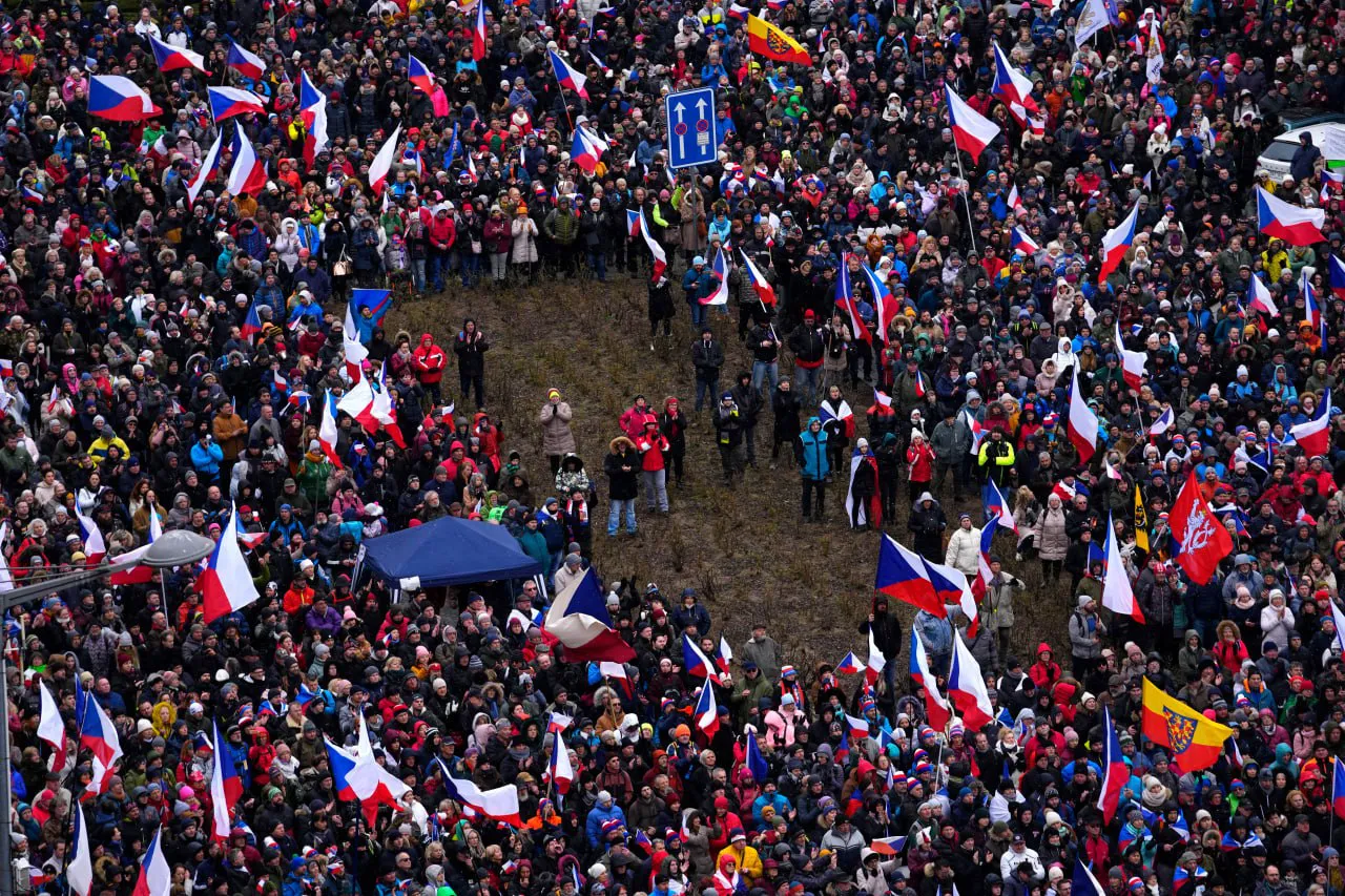 В Праге тысячи человек протестовали против правительства