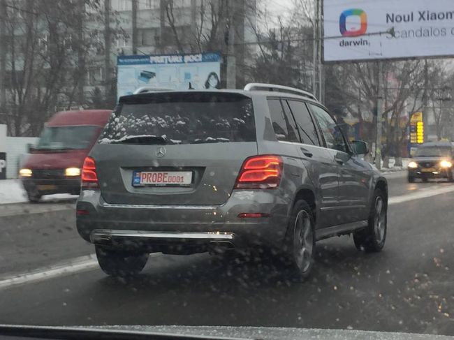 Număr de înmatriculare special, surprins la un bolid din Capitală