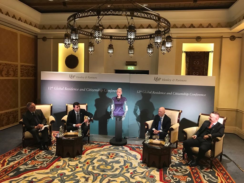 Габурич стал первым молдаванином, пообщавшимся с роботом Софией