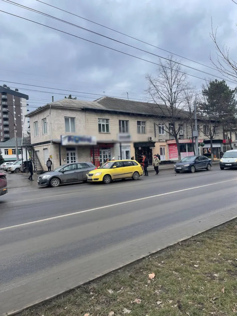 В результате ДТП в Кишиневе столкнулись три автомобиля