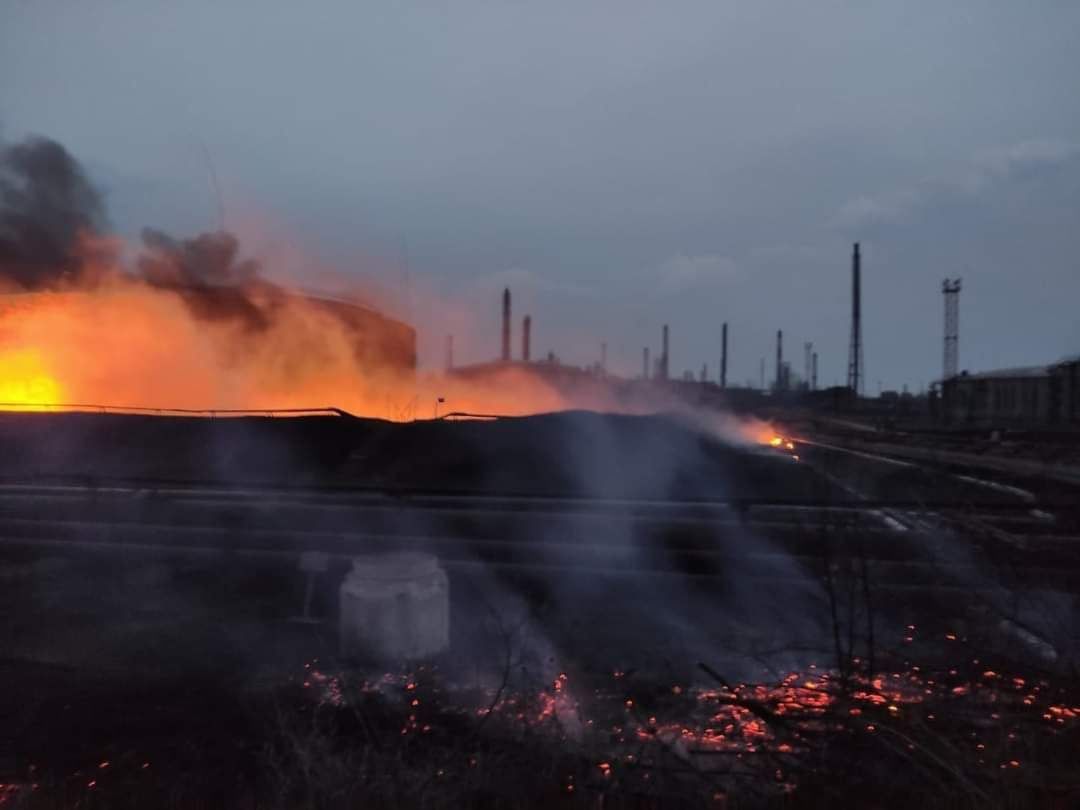 В Лисичанске сгорело нефтехранилище