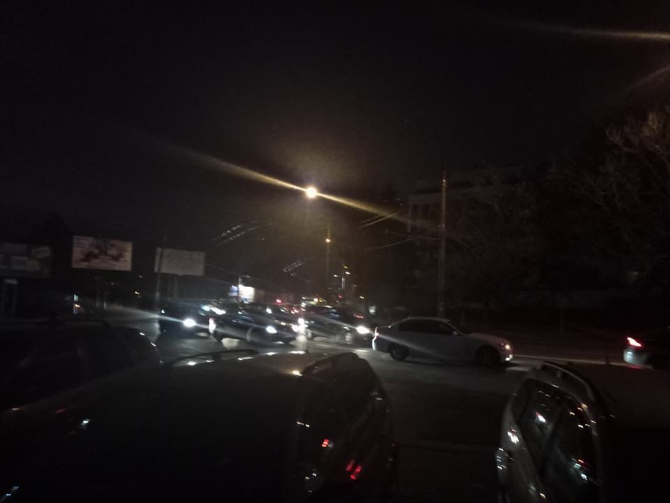 Nervi și ambuteiaje în sectorul Râșcani din cauza unui accident între un autobuz și un troleibuz