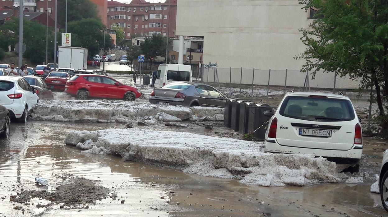 Сильнейший ливень с градом "смыл" столицу Испании