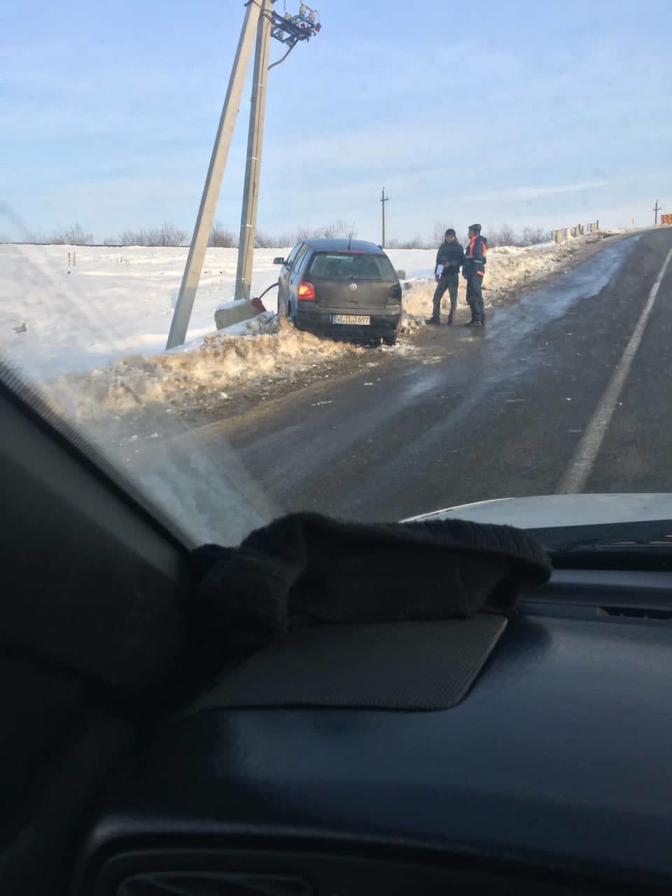 В Унгенском районе автомобиль врезался в электрический столб