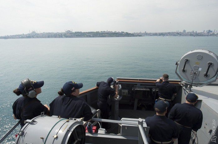 Американский ракетный эсминец вошел в Черное море