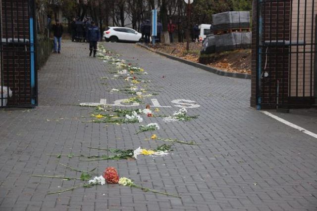 Гроб с телом погибшего спасателя доставили в родное село Пухой в сопровождении колонны пожарных машин