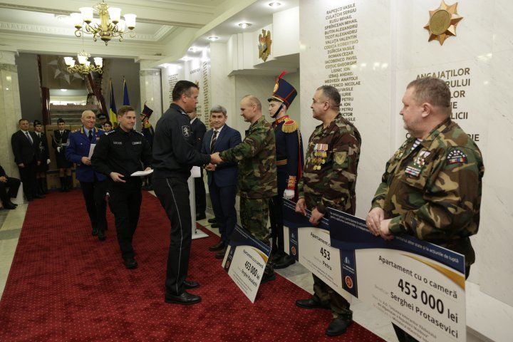 Trei veterani de război au primit apartamente cu o odaie în municipiul Chișinău