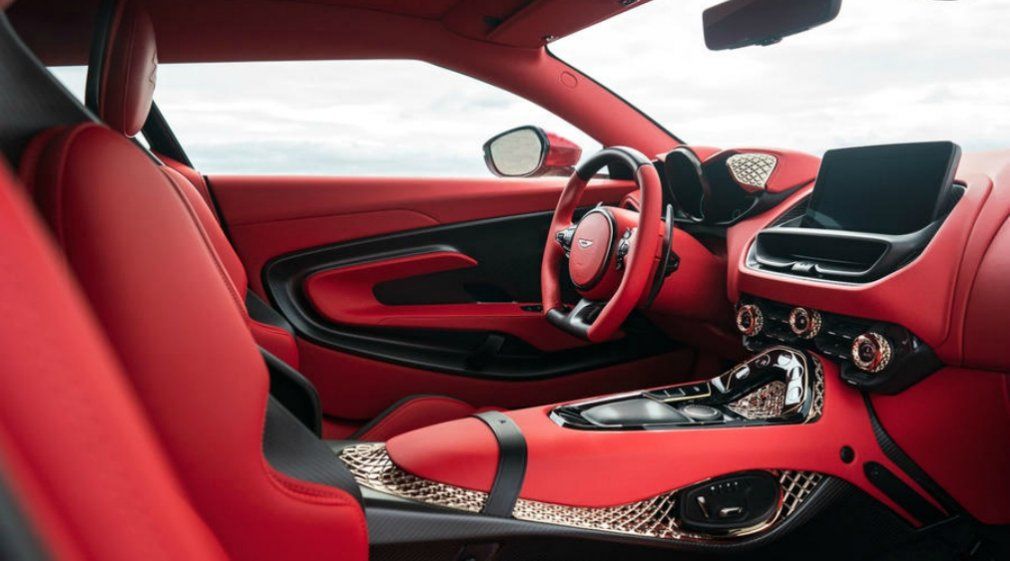 Aston Martin показал два самых дорогих автомобиля в своей истории