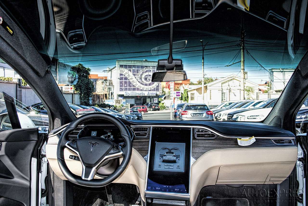 В Молдове выставили на продажу новую Tesla Model X