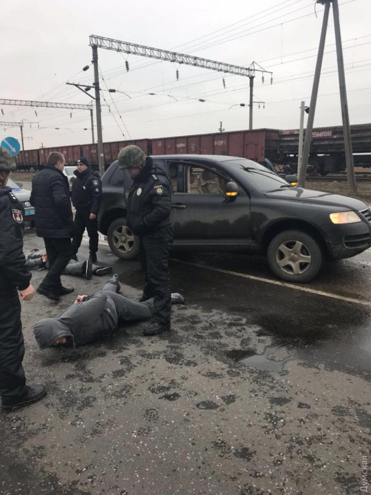 Трое граждан Молдовы пытались убить предпринимателя из Одесской области