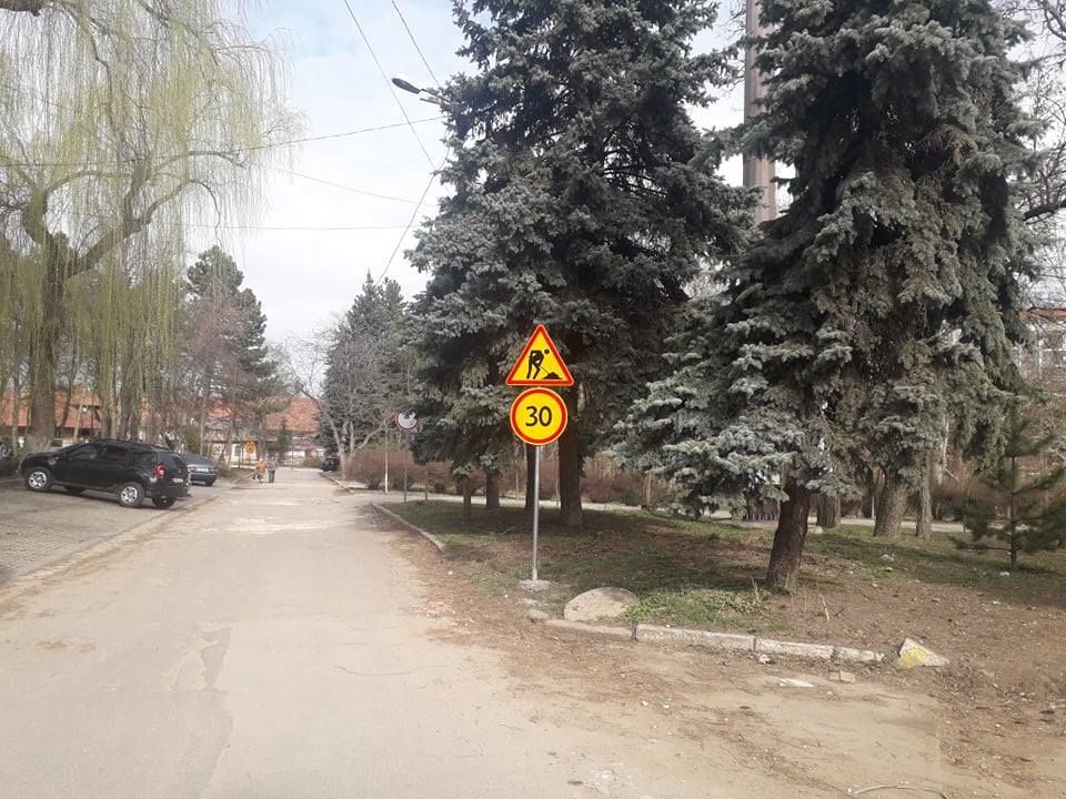 Вокруг ресторана "Дойна" установили ограждение: здание готовят к сносу